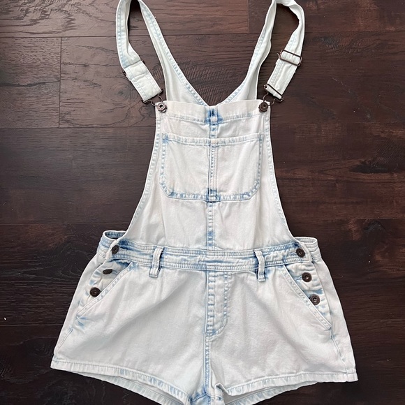 PacSun Pants - Lightwash Denim Overalls